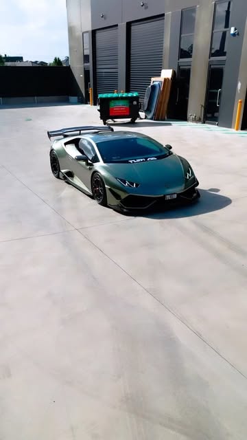 Green Lamborghini Huracan